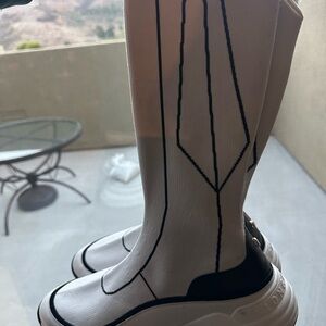 Longchamp Women's Black and White Sneakers